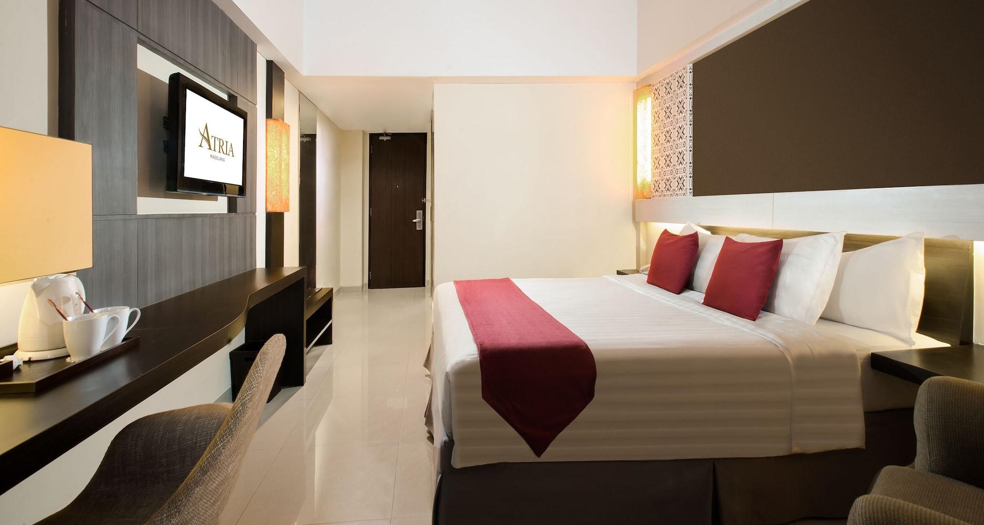 Atria Hotel Магеланг Экстерьер фото