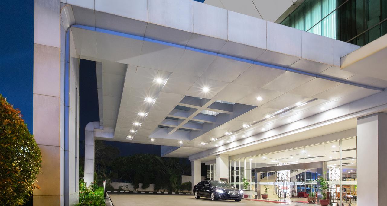Atria Hotel Магеланг Экстерьер фото